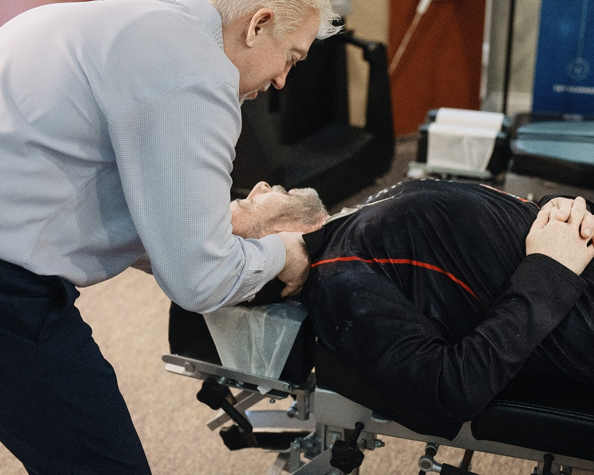 Preventing Neck Pain: The Role of Chiropractic in Posture Correction 1 Preventing Neck Pain: The Role of Chiropractic in Posture Correction