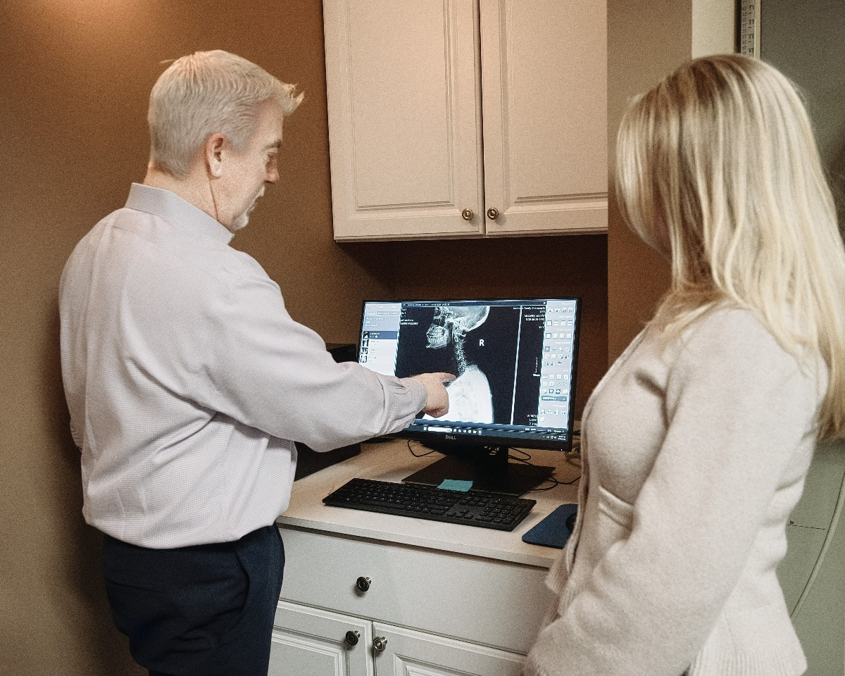 Preventing Neck Pain: The Role of Chiropractic in Posture Correction 2 Preventing Neck Pain: The Role of Chiropractic in Posture Correction