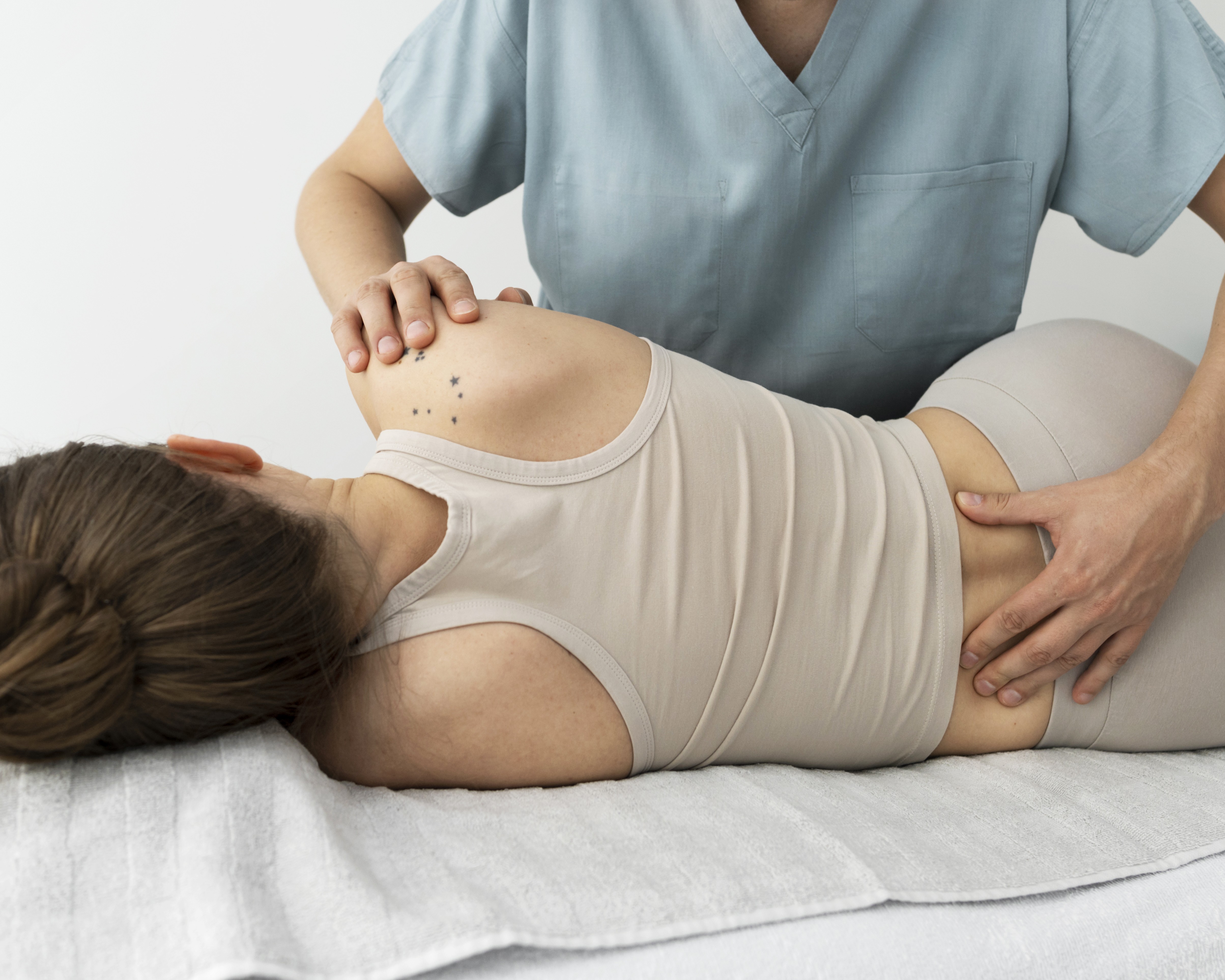 Chiropractic Techniques: What to Expect During a Back Pain Adjustment 1 Chiropractic Techniques: What to Expect During a Back Pain Adjustment