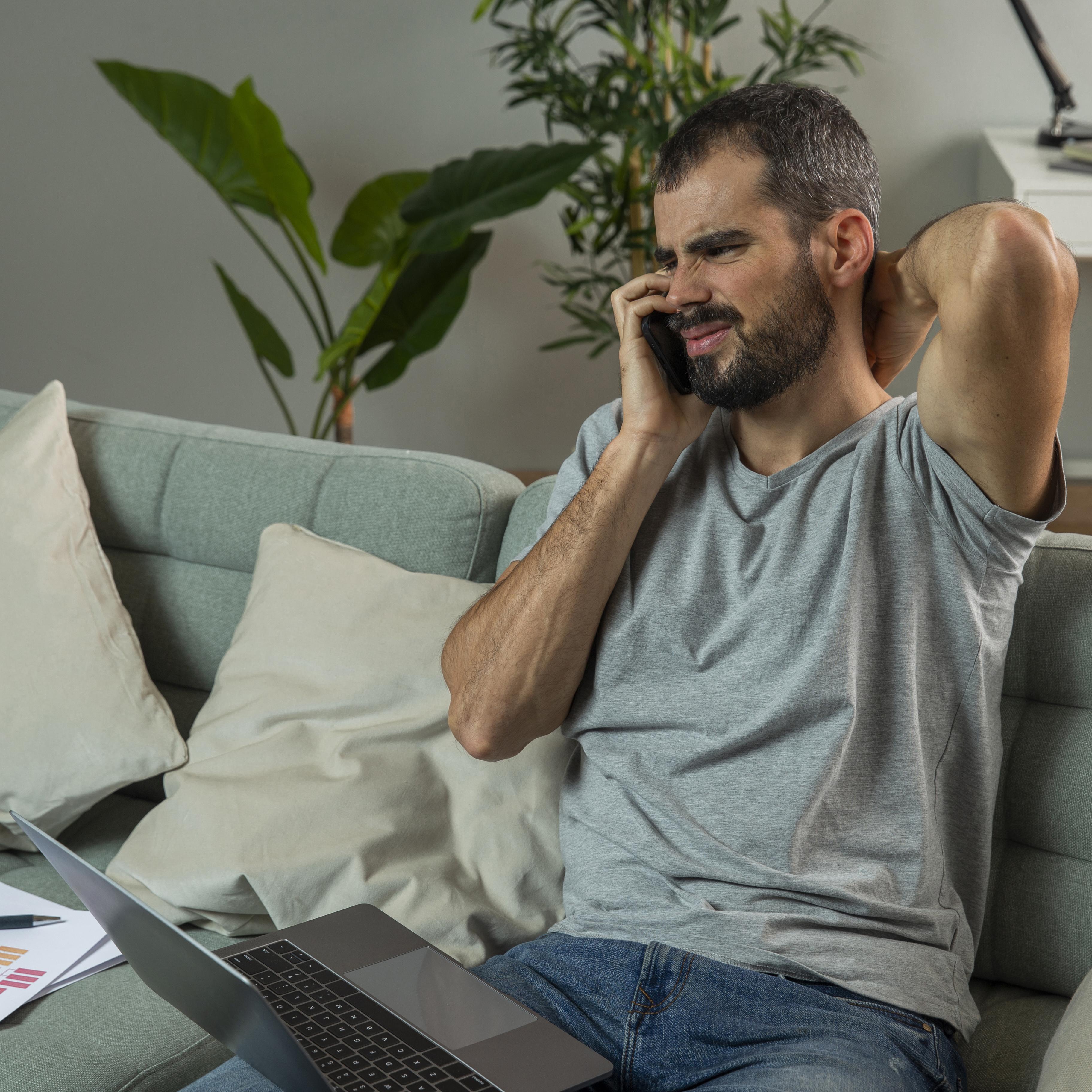 Tech Neck, Desk Slouch, and Phone Posture: The New Health Crisis 2 Tech Neck, Desk Slouch, and Phone Posture: The New Health Crisis