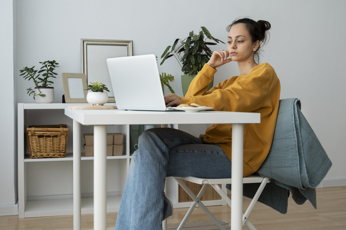 How Desk Jobs Are Quietly Ruining Posture (And What to Do About It) 1 How Desk Jobs Are Quietly Ruining Posture (And What to Do About It)