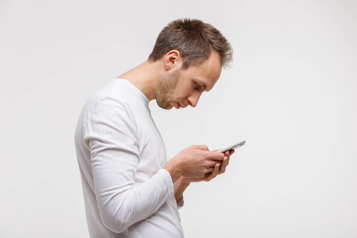 Text Neck: The Impact Looking Down At Your Phone Has On Your Neck & Spine 2 Text Neck: The Impact Looking Down At Your Phone Has On Your Neck & Spine