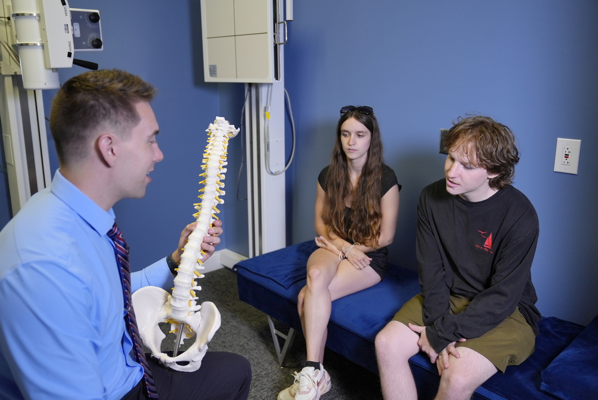 Managing Sciatica Pain with Chiropractic Treatment: What to Expect 1 Managing Sciatica Pain with Chiropractic Treatment: What to Expect