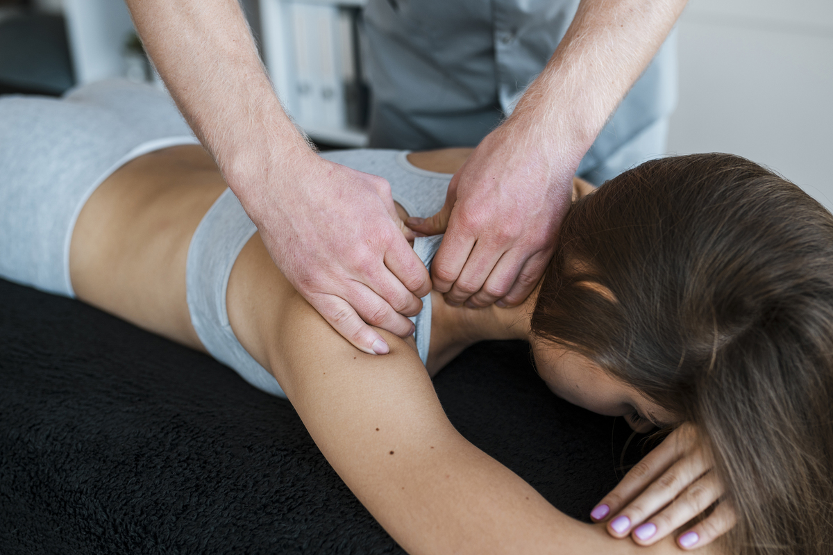 What Do Chiropractors Do To Treat Shoulder Pain? 2 What Do Chiropractors Do To Treat Shoulder Pain?