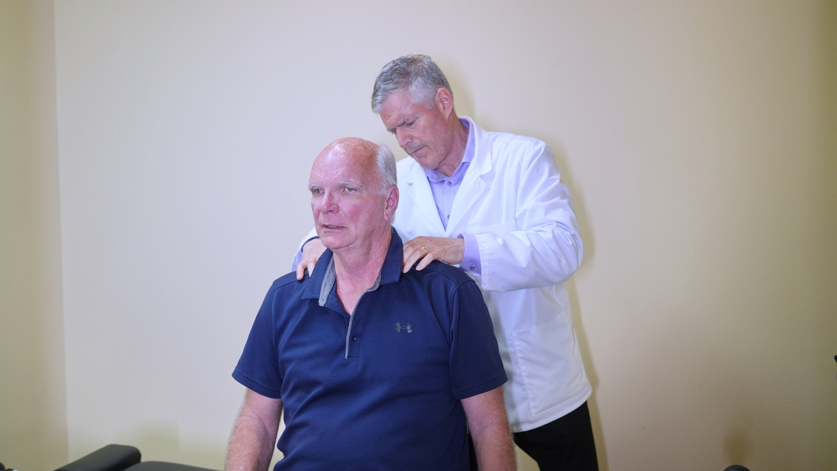 Treating Shoulder Pain with Physical Therapy and Rehabilitation 2 Treating Shoulder Pain with Physical Therapy and Rehabilitation