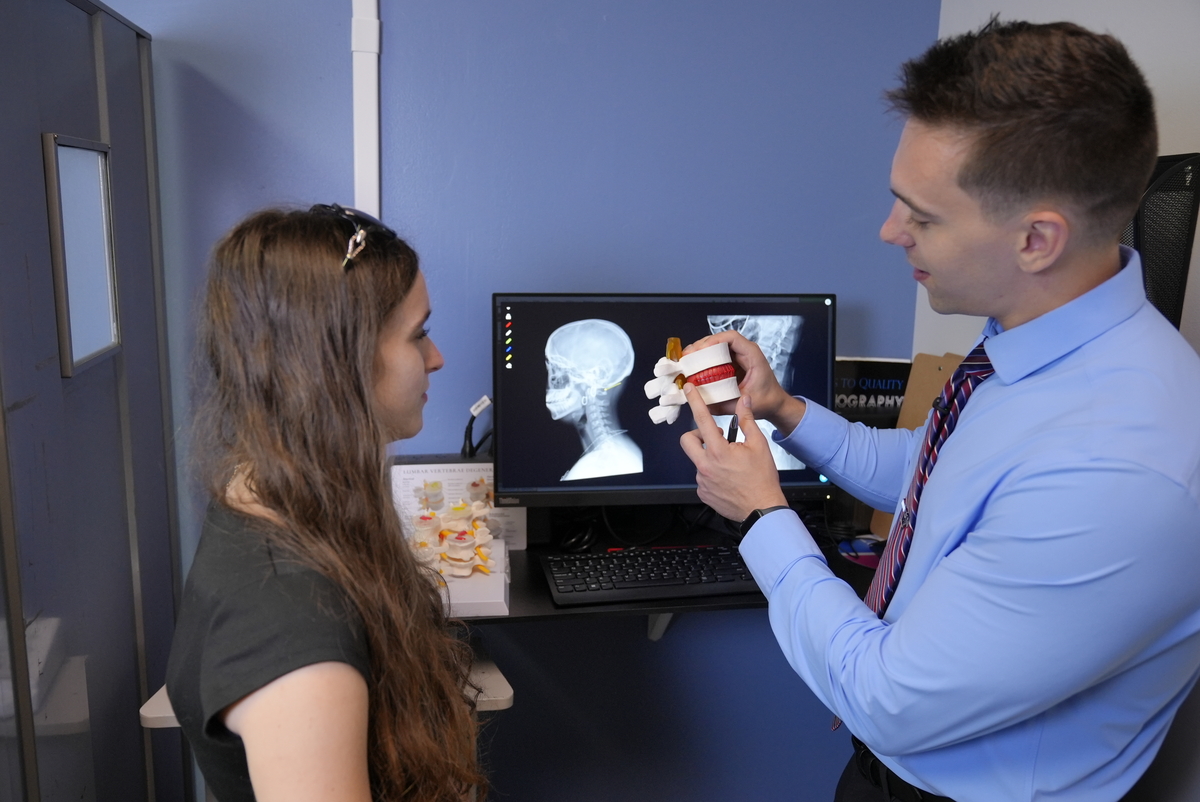 The Benefits of Chiropractic Adjustments for Neck Pain Relief 2 The Benefits of Chiropractic Adjustments for Neck Pain Relief